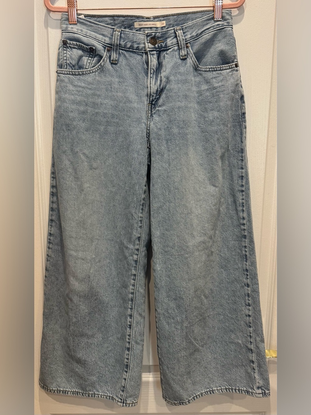 LEVI’S Middy Wide Leg Medium Blue Wash Size 26